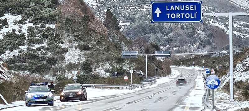 La Neve primaverile imbianca i monti della Sardegna