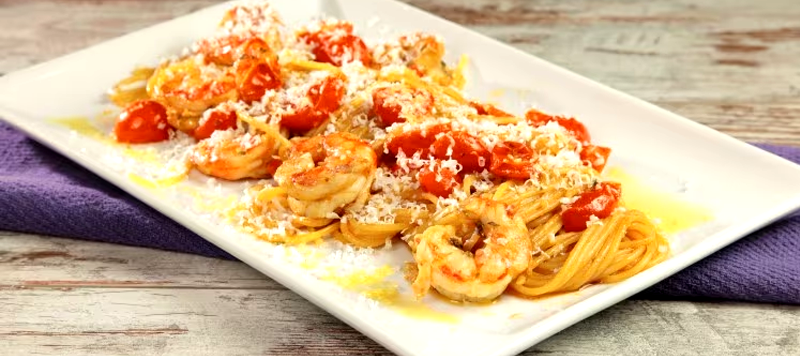 Il Piatto del giorno: “Spaghetti, pomodorini, gamberi e ricotta salata”