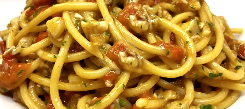 Il Piatto del giorno: “Spaghetti al ragù di mare espresso”